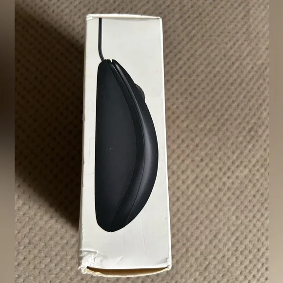 Logitech B100 Full-Size Corded Mouse - Picture 3 of 6